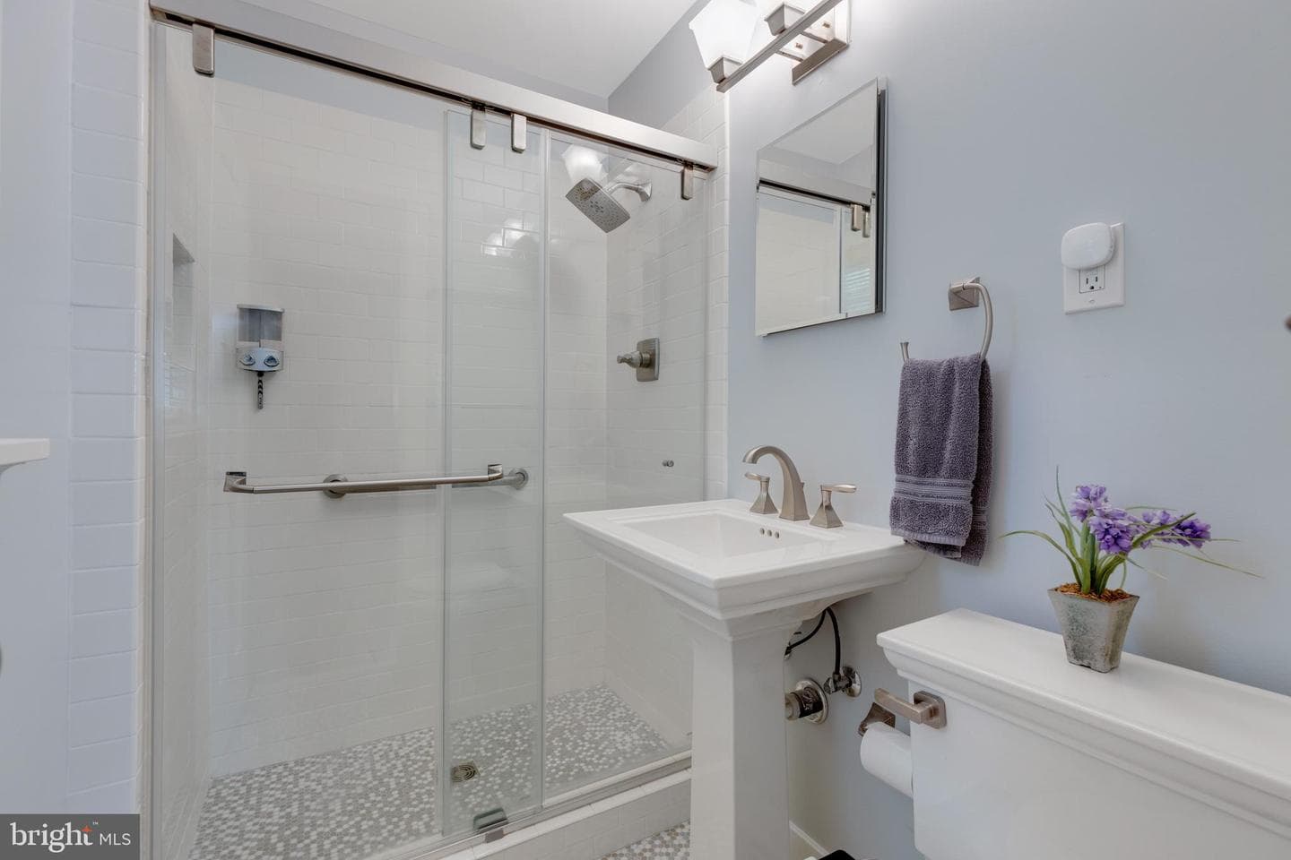 2207 N Kenmore Street photo 20