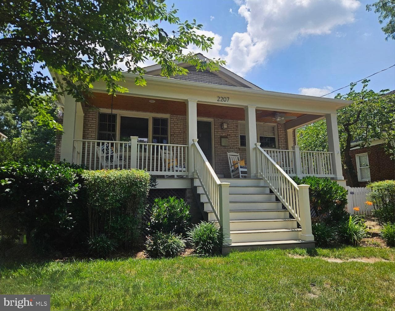 2207 N Kenmore Street photo 3