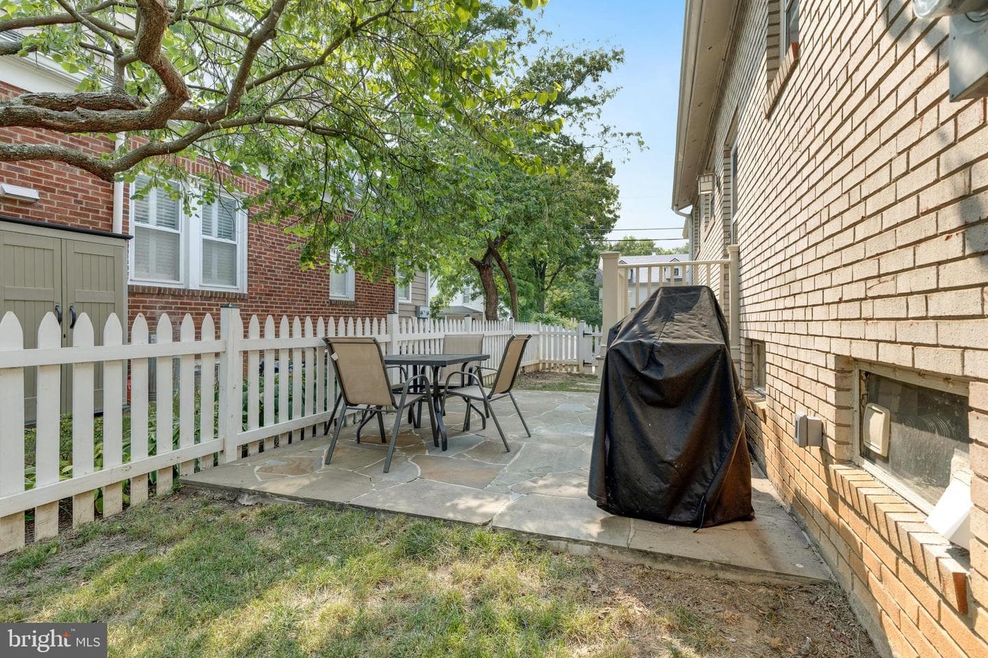 2207 N Kenmore Street photo 38