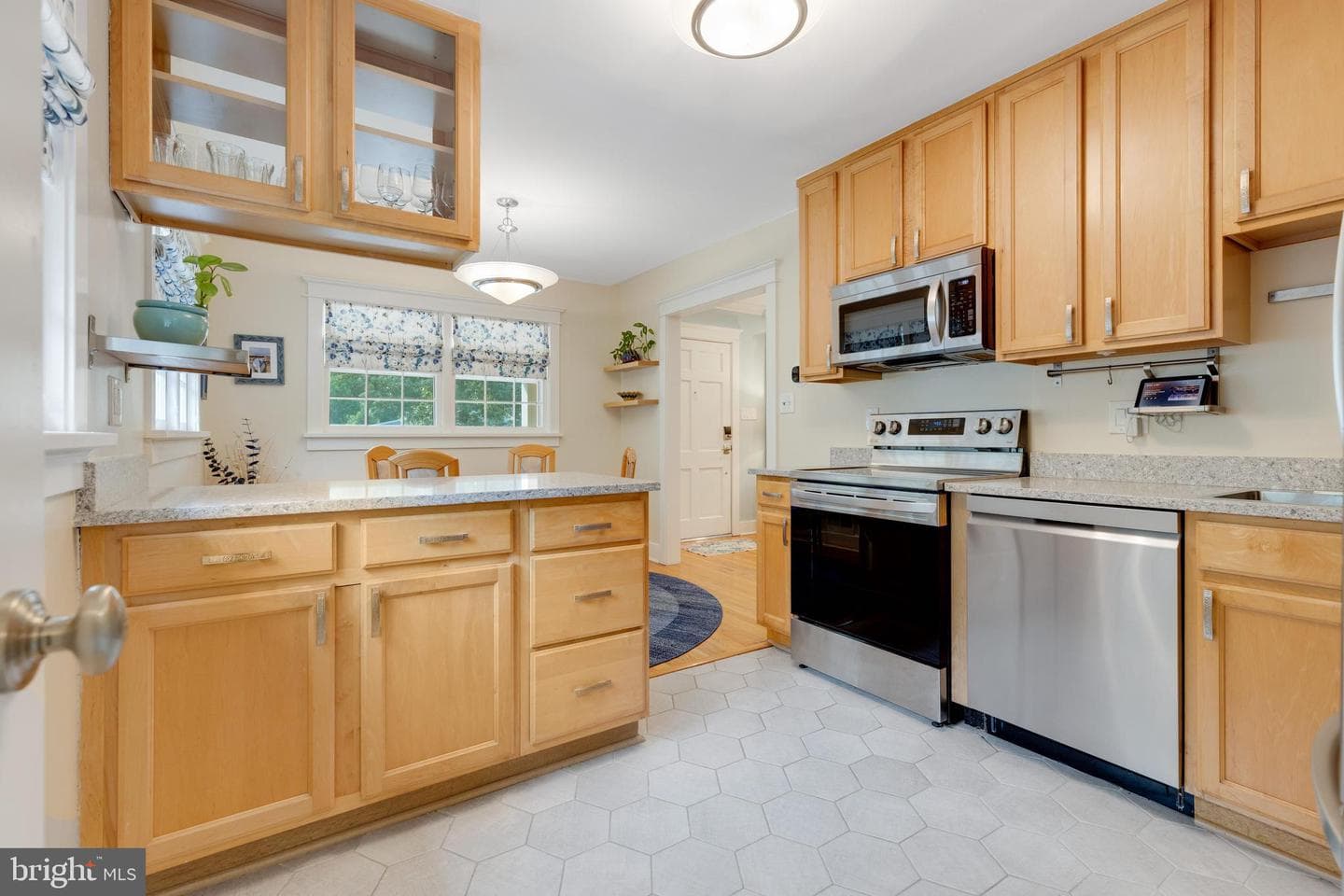 2207 N Kenmore Street photo 9