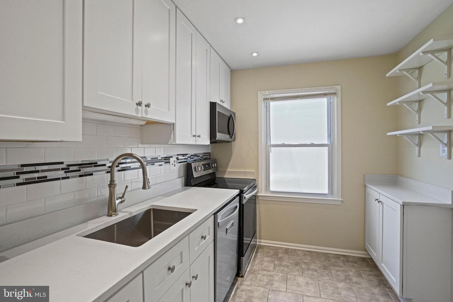 1141 N Vernon Street photo 11