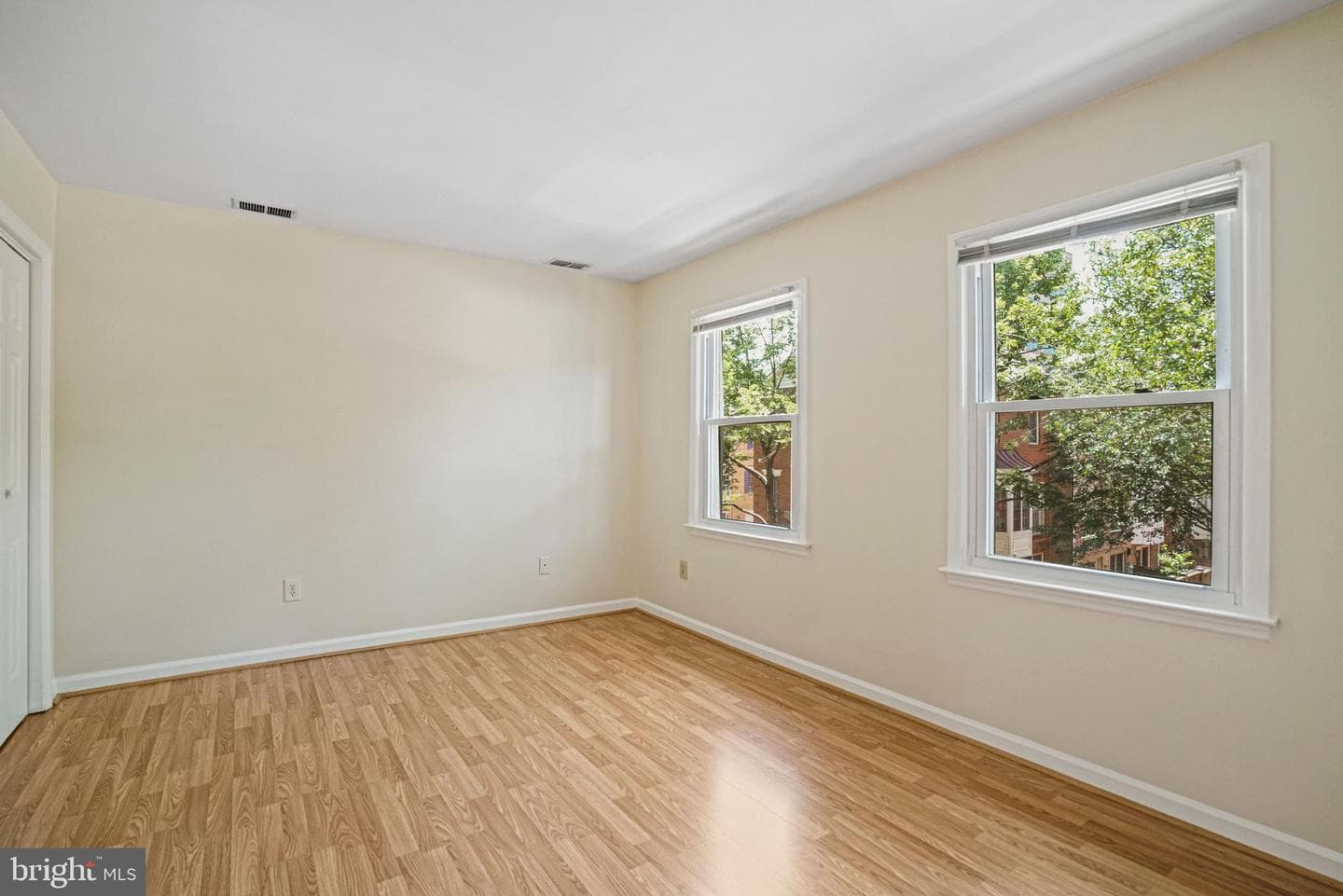 1141 N Vernon Street photo 32