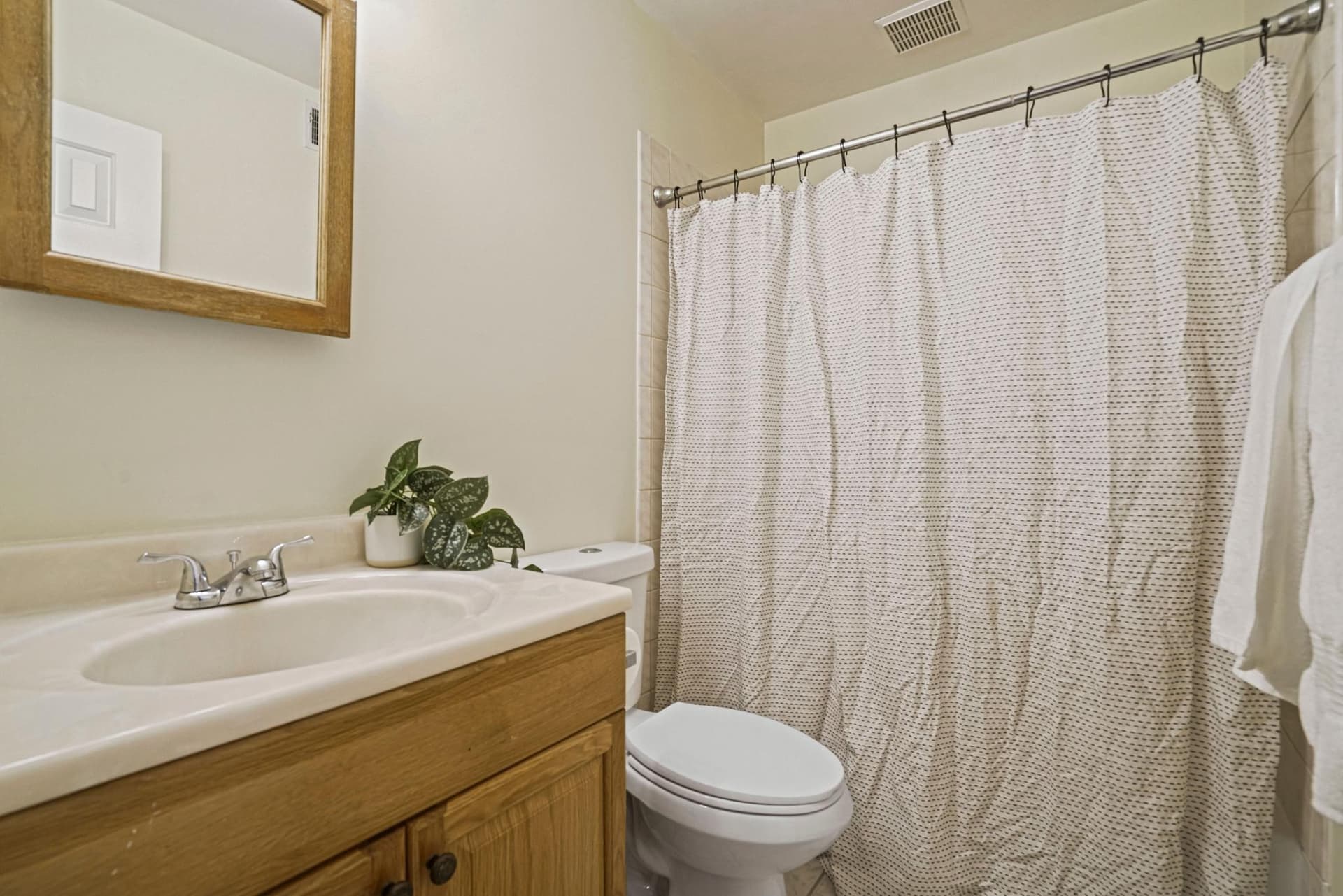 1141 N Vernon Street photo 34