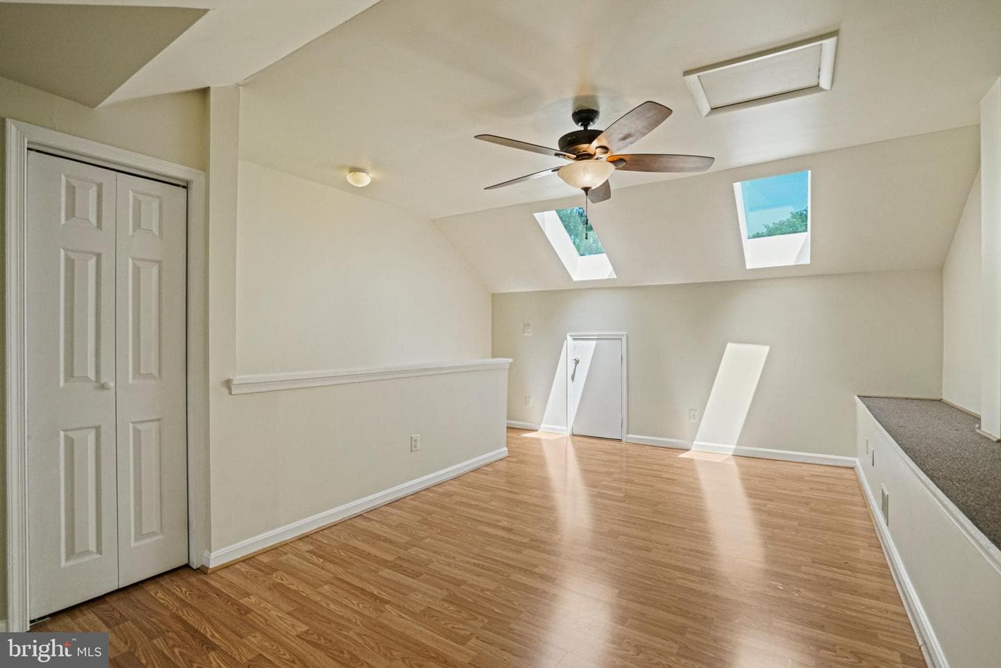 1141 N Vernon Street photo 37