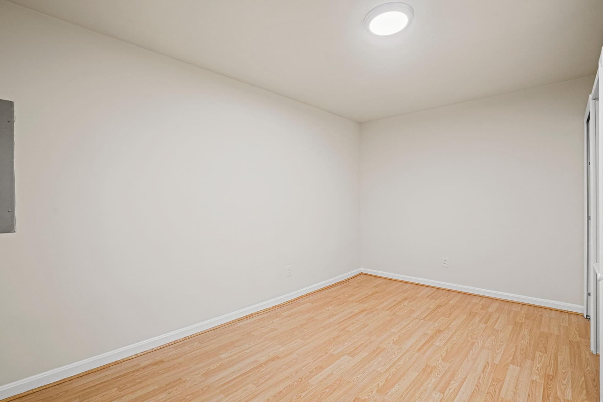 1141 N Vernon Street photo 46