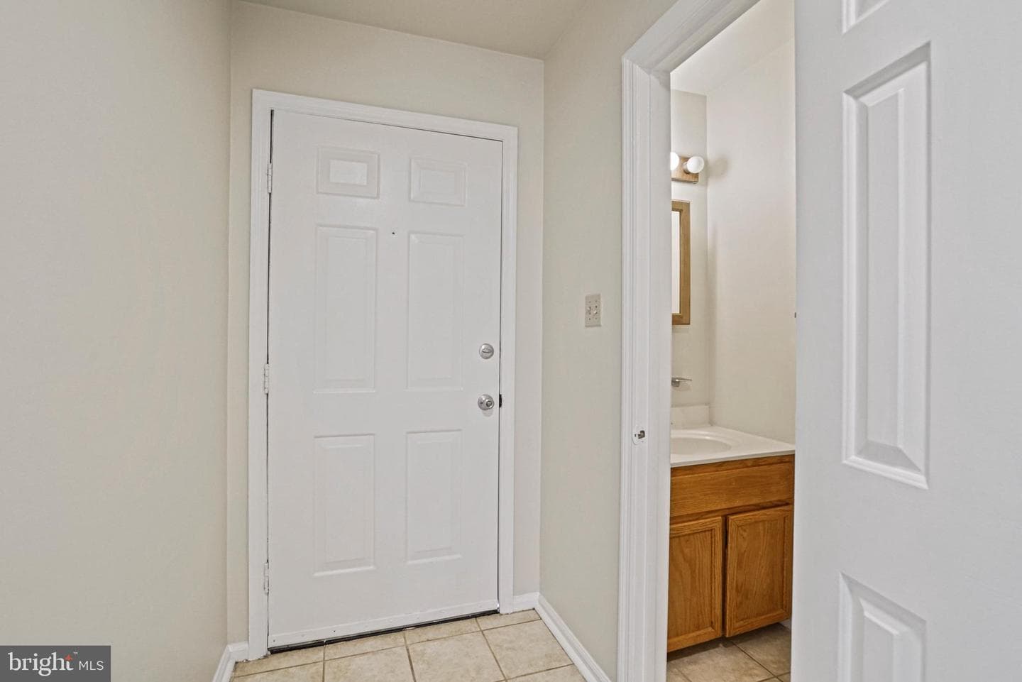 1141 N Vernon Street photo 7