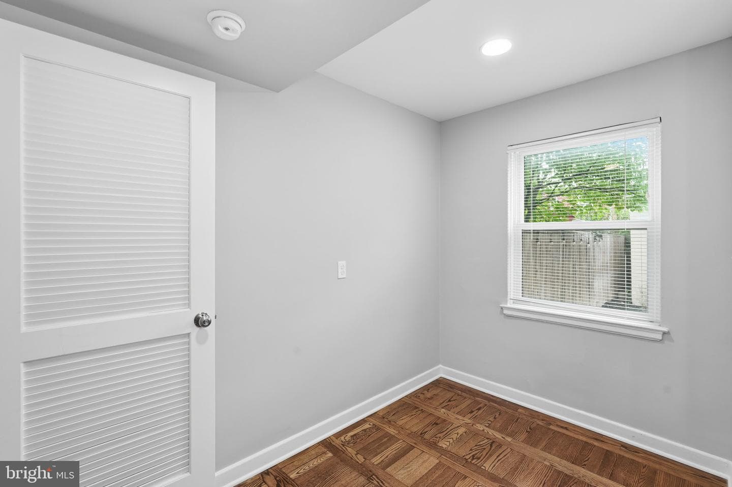 829 S Irving Street photo 7