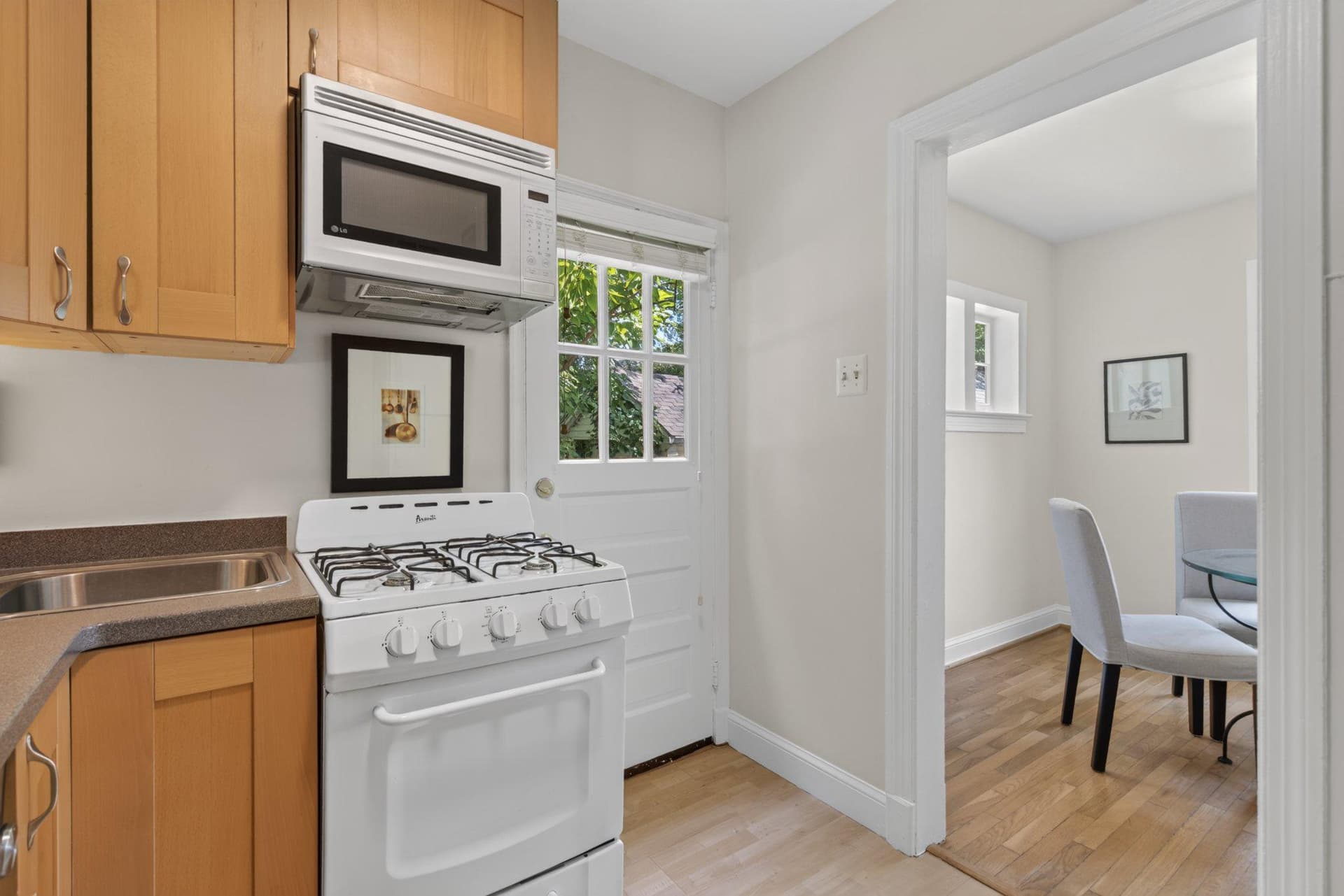 835 N Buchanan Street photo 8