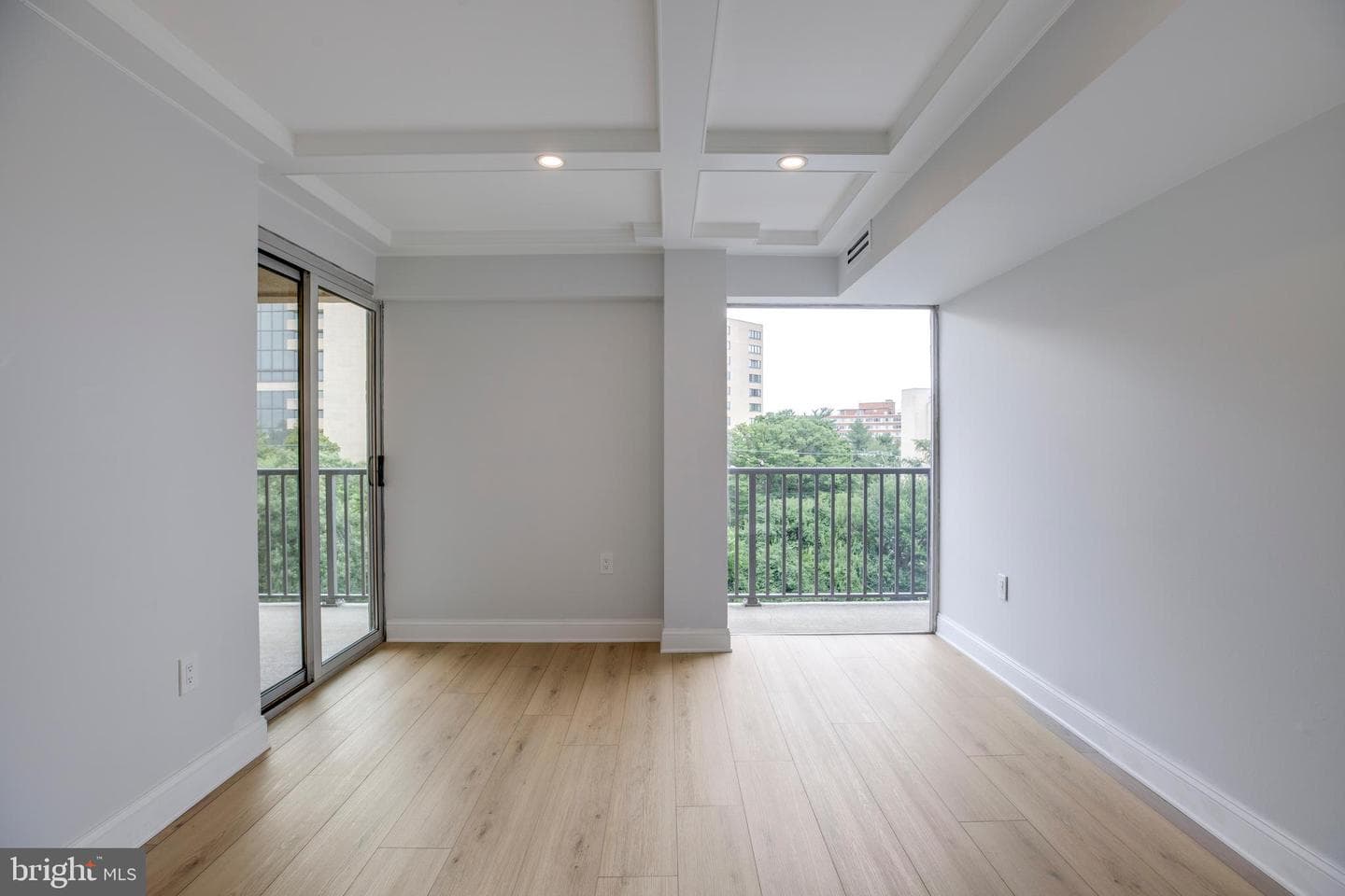 1300 Army Navy Drive #814 photo 27