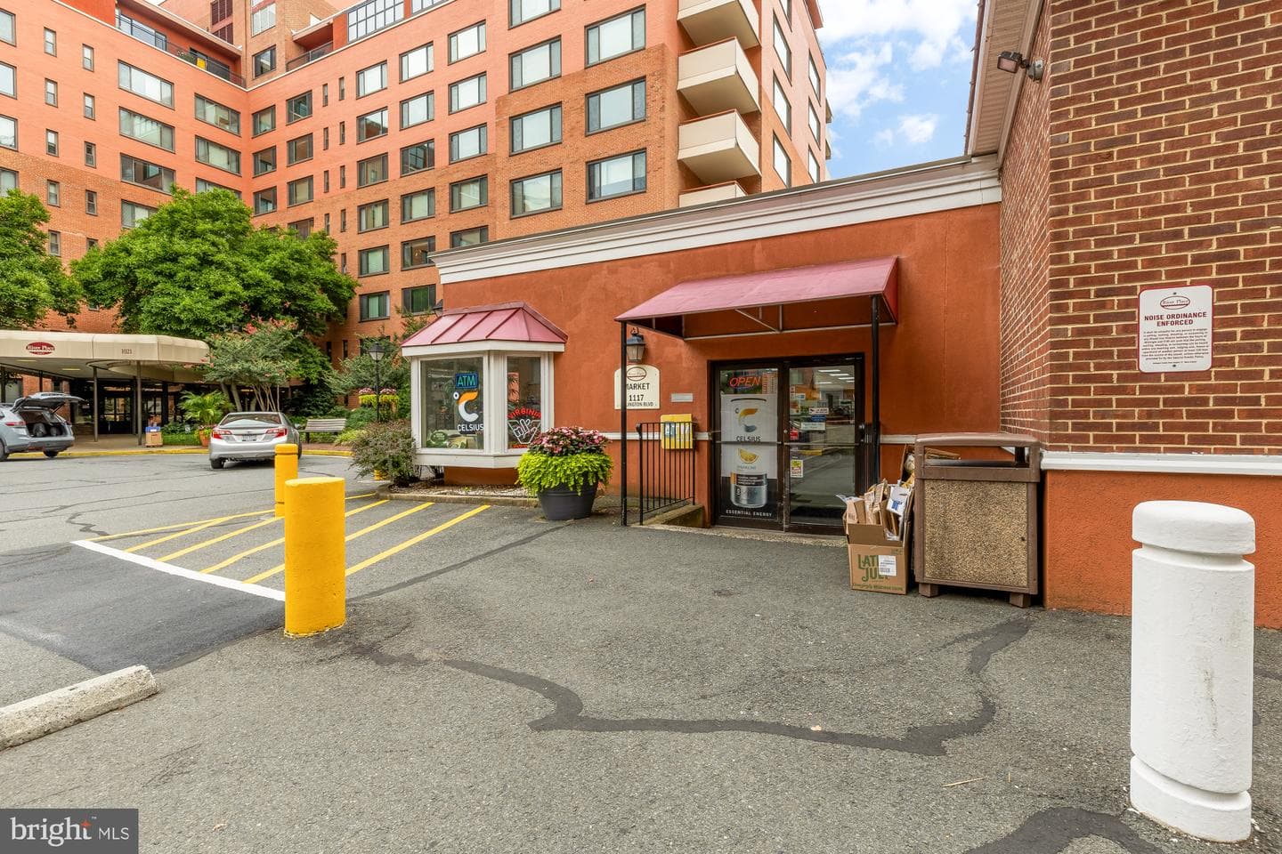1021 Arlington Boulevard #446 photo 21