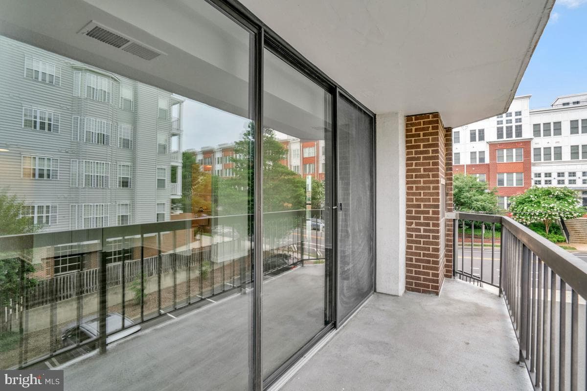 1401 N Rhodes Street #301 photo 13