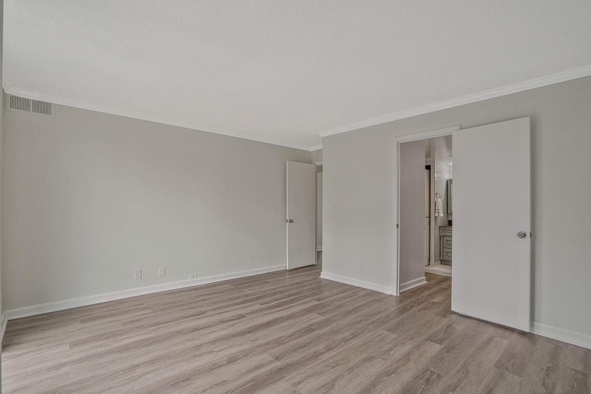1401 N Rhodes Street #301 photo 27