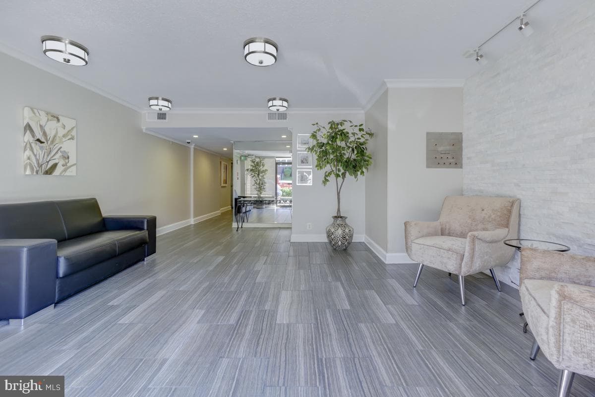 1401 N Rhodes Street #301 photo 3