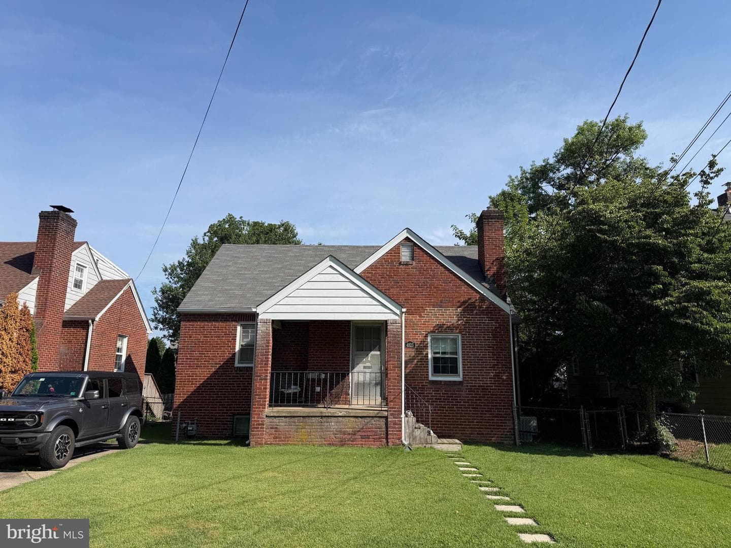 4825 25th Road N, Arlington