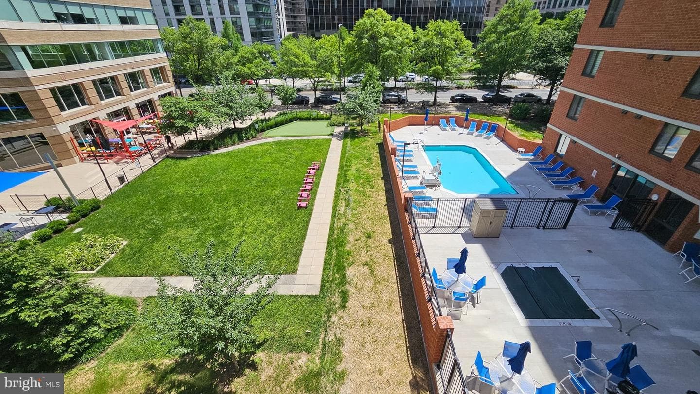 1001 N Randolph Street #302 photo 36