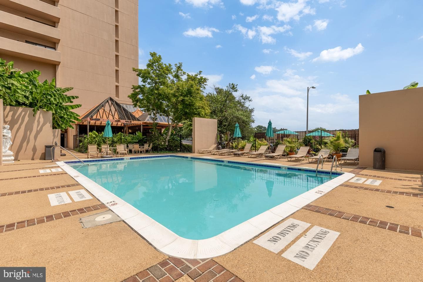 1301 N Courthouse Road #706 photo 26