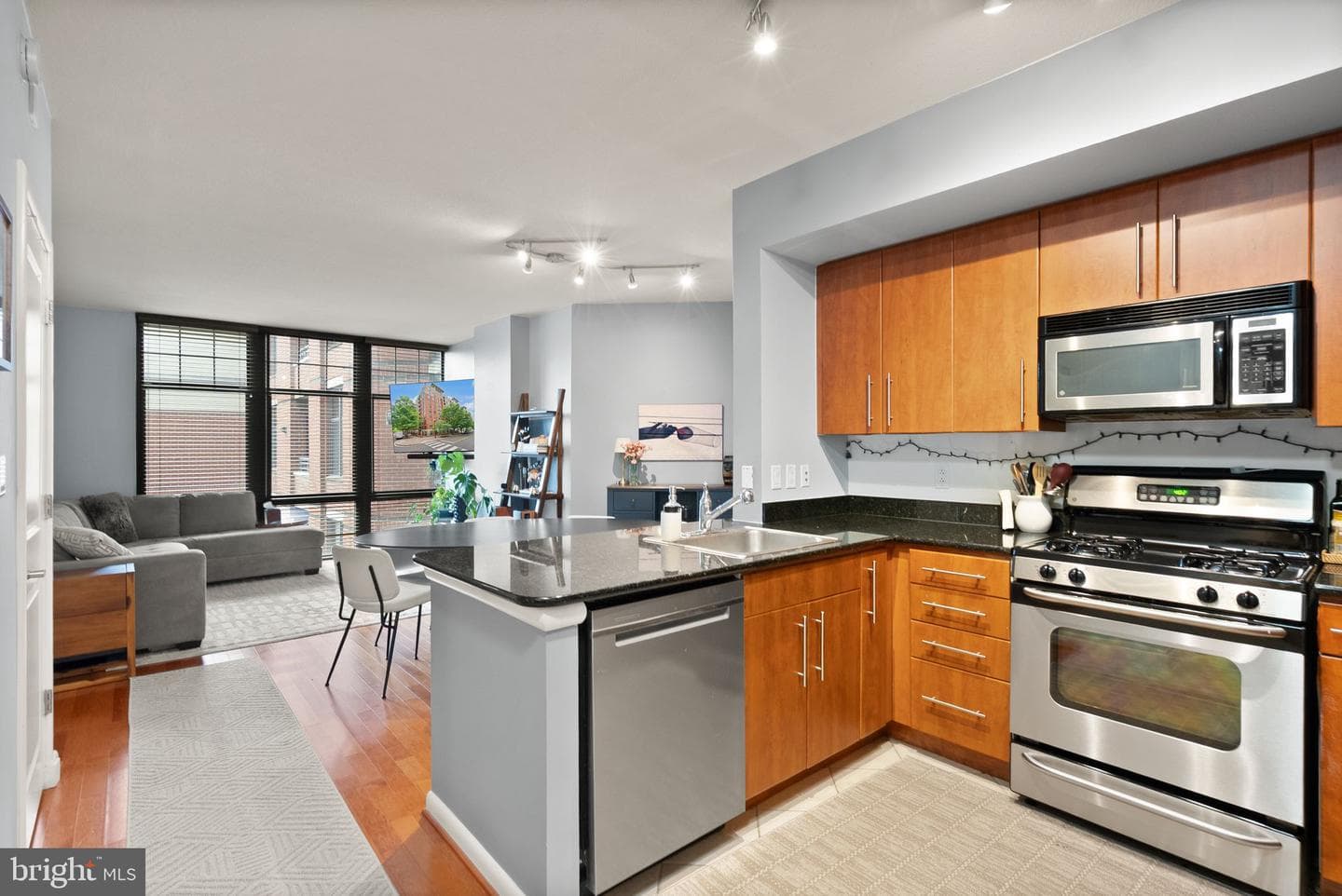 1021 N Garfield Street #517 photo 11