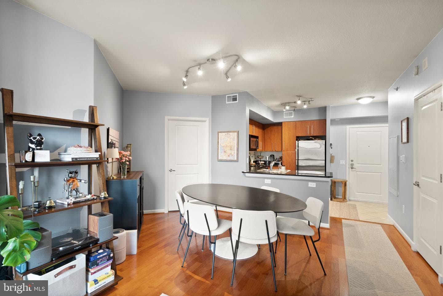 1021 N Garfield Street #517 photo 16