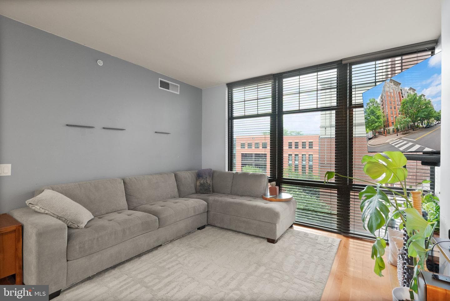1021 N Garfield Street #517 photo 17