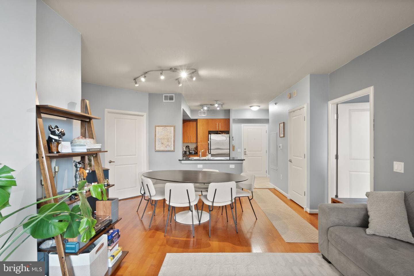 1021 N Garfield Street #517 photo 18