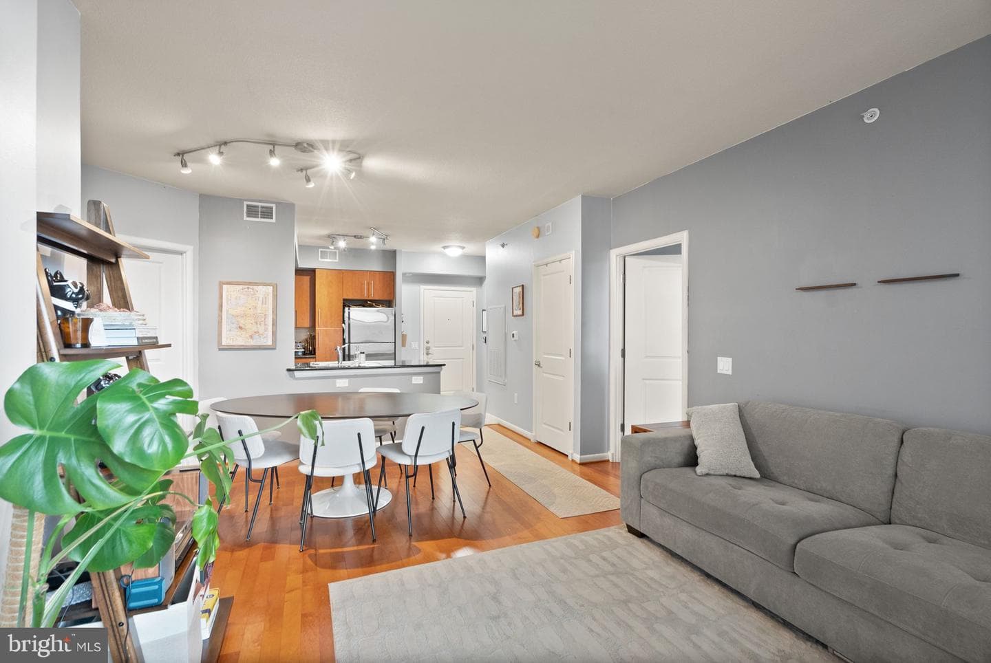 1021 N Garfield Street #517 photo 19