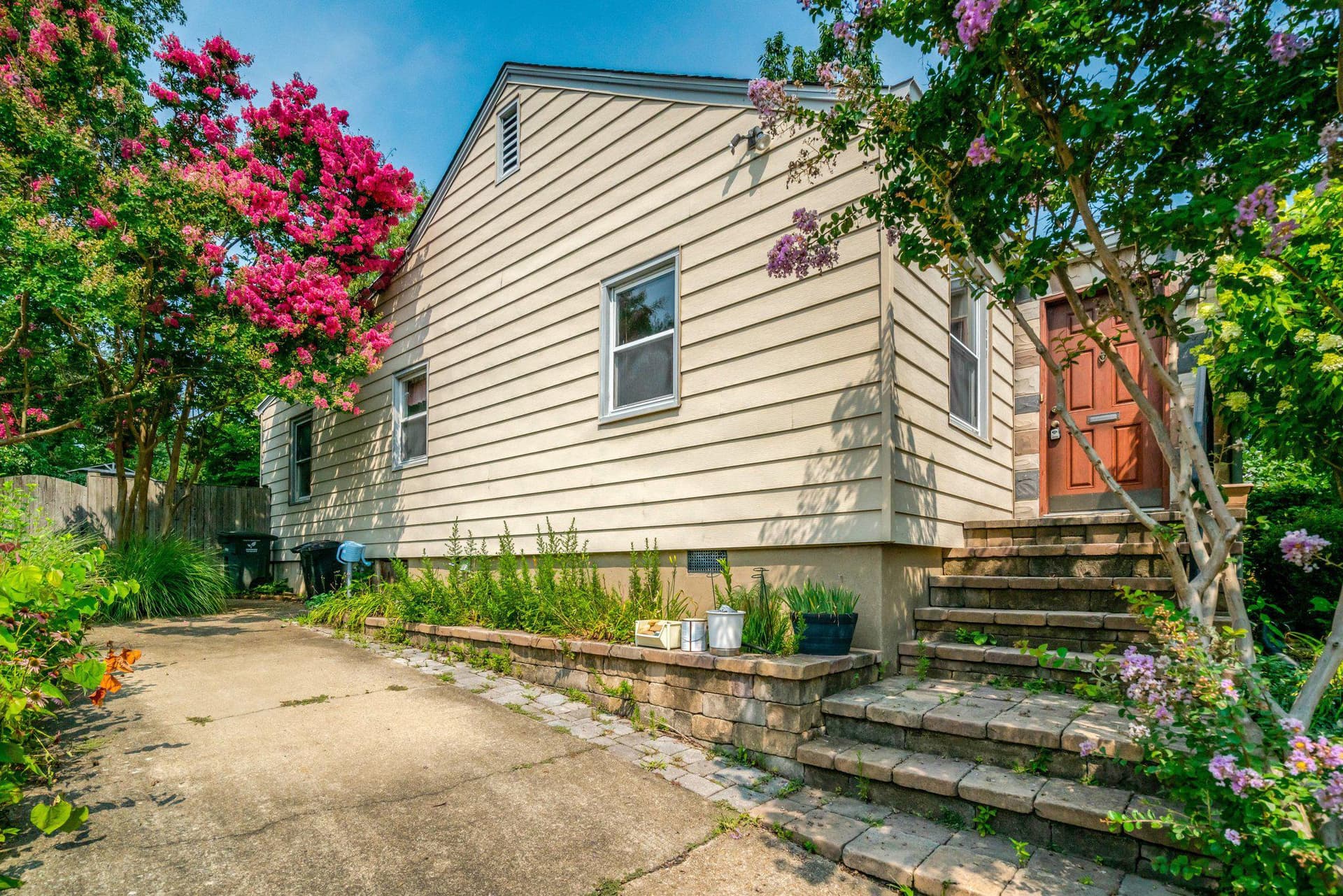 1208 S Frederick Street photo 2