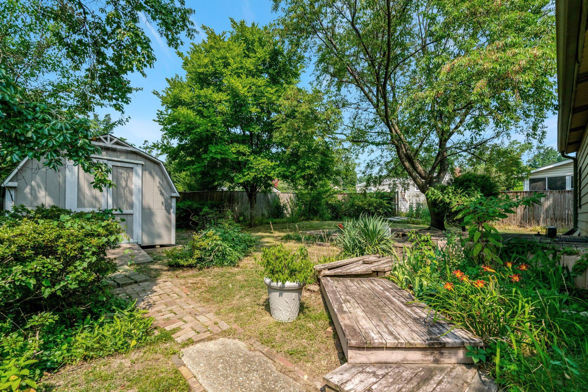 1208 S Frederick Street photo 31