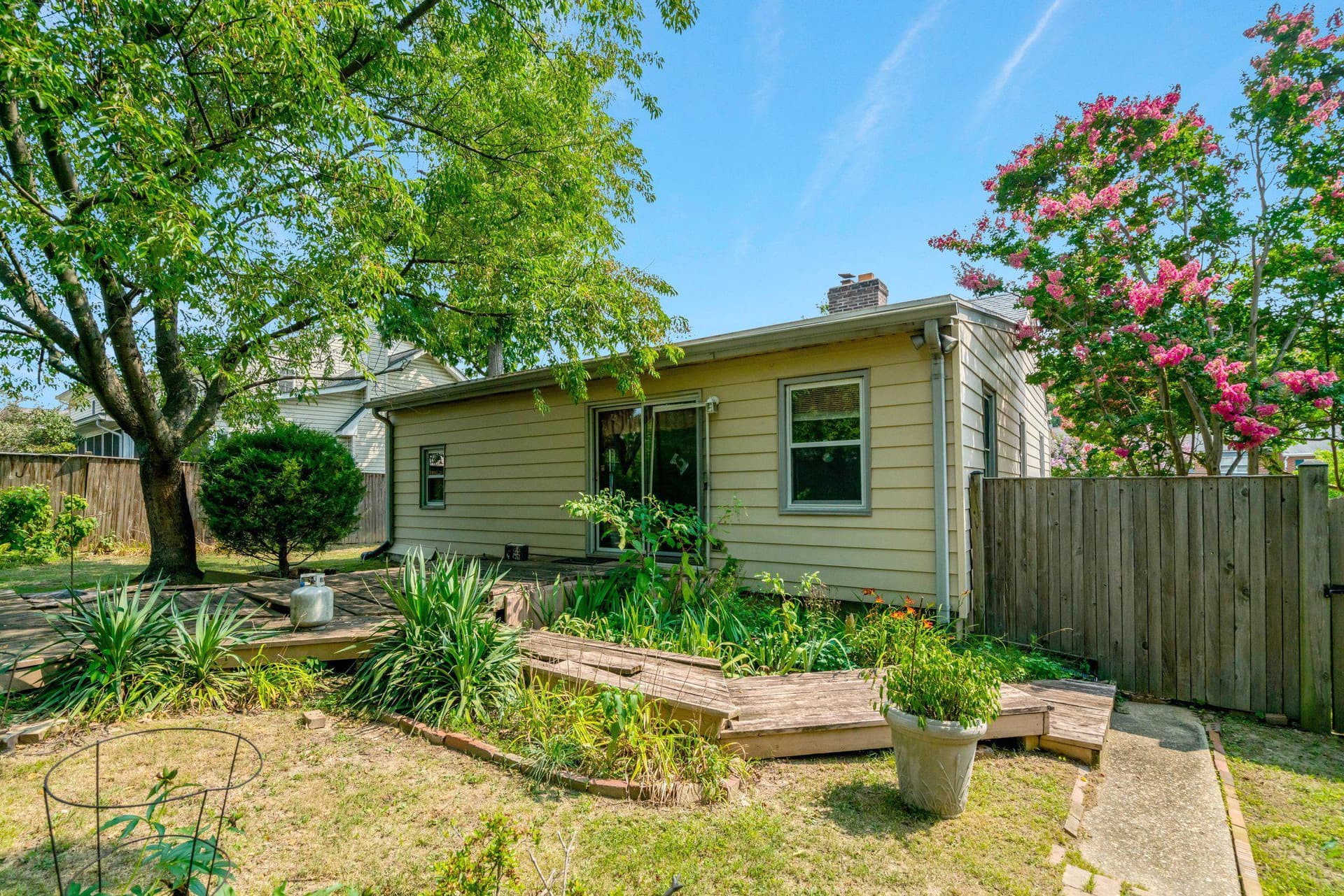 1208 S Frederick Street photo 32