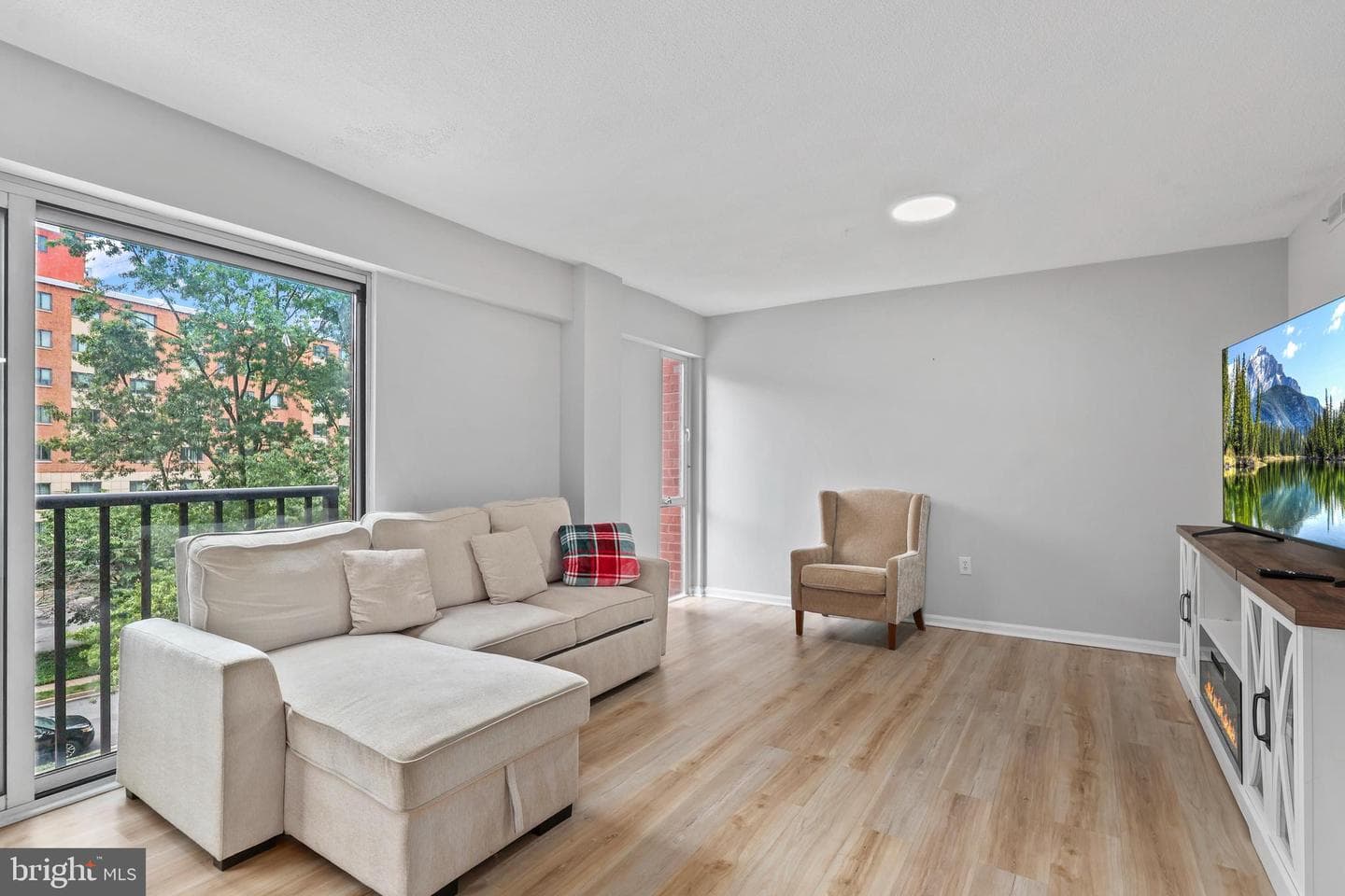 1300 Army Navy Drive #320 photo 4