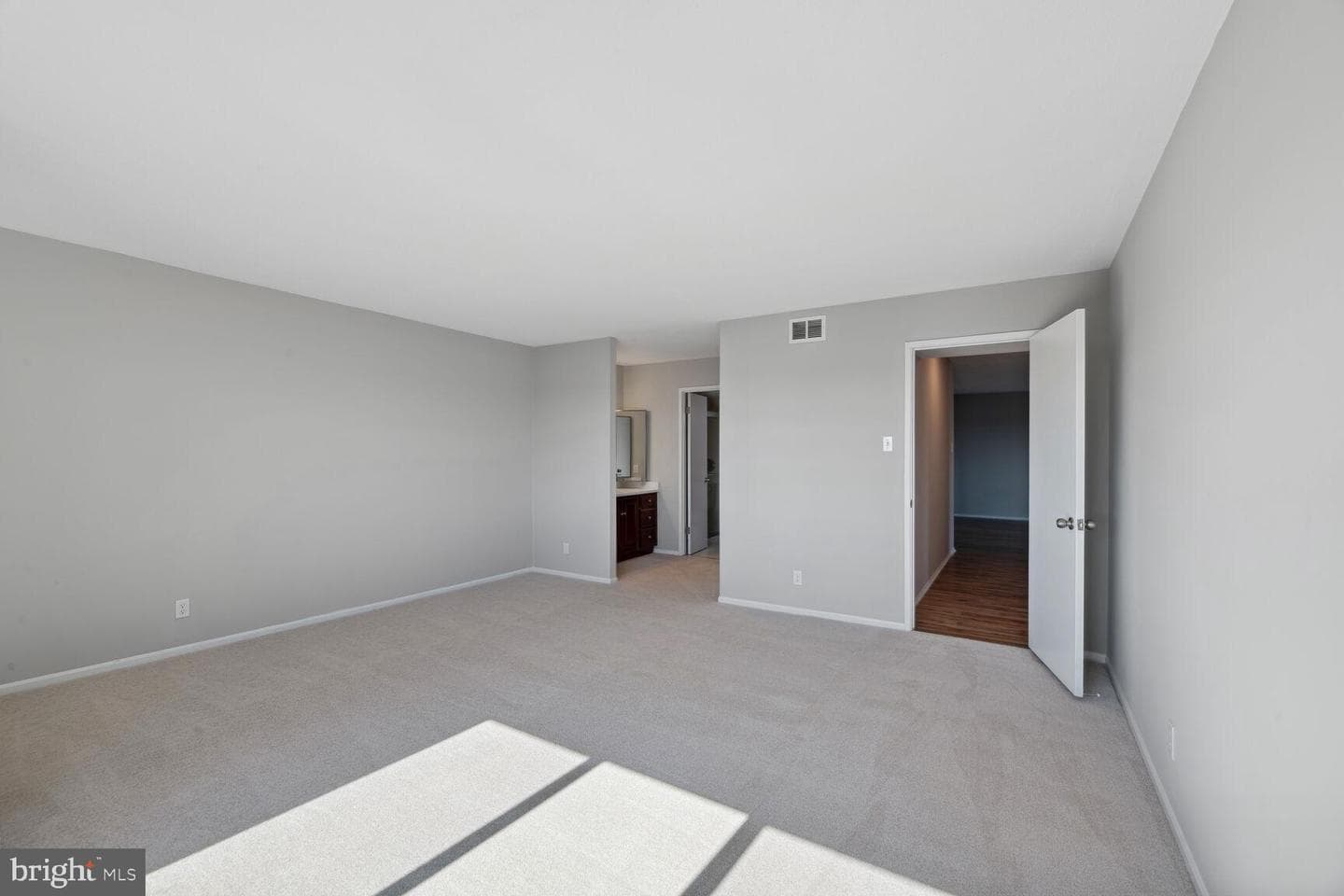 309 Yoakum Parkway #1118 photo 16