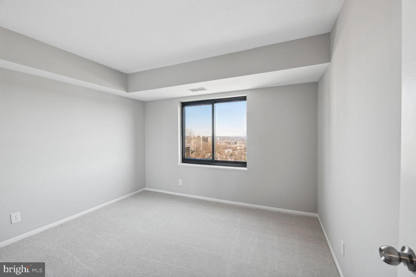 309 Yoakum Parkway #1118 photo 18