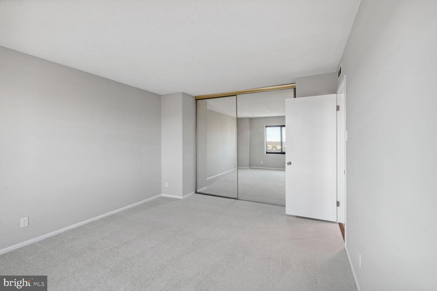 309 Yoakum Parkway #1118 photo 19