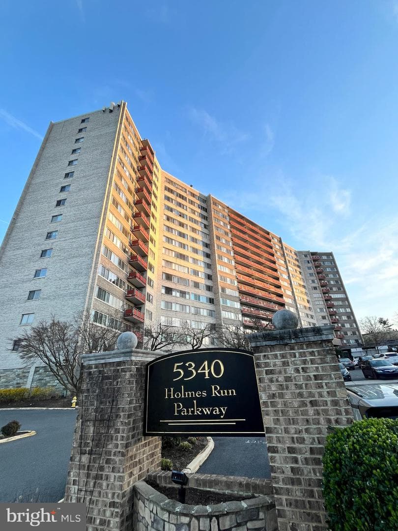 5340 Holmes Run Parkway #1401 photo 1