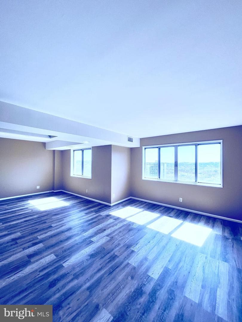 5340 Holmes Run Parkway #1401 photo 11