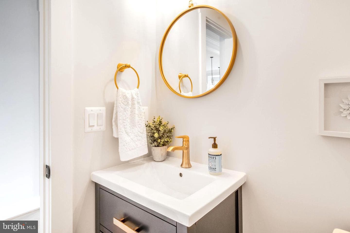 1 E Uhler Avenue photo 6