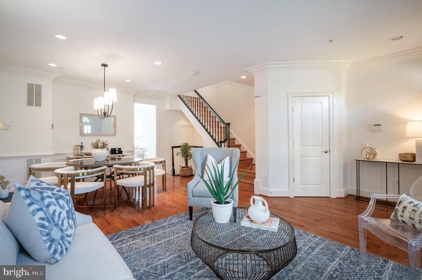 416 Euille Street photo 5