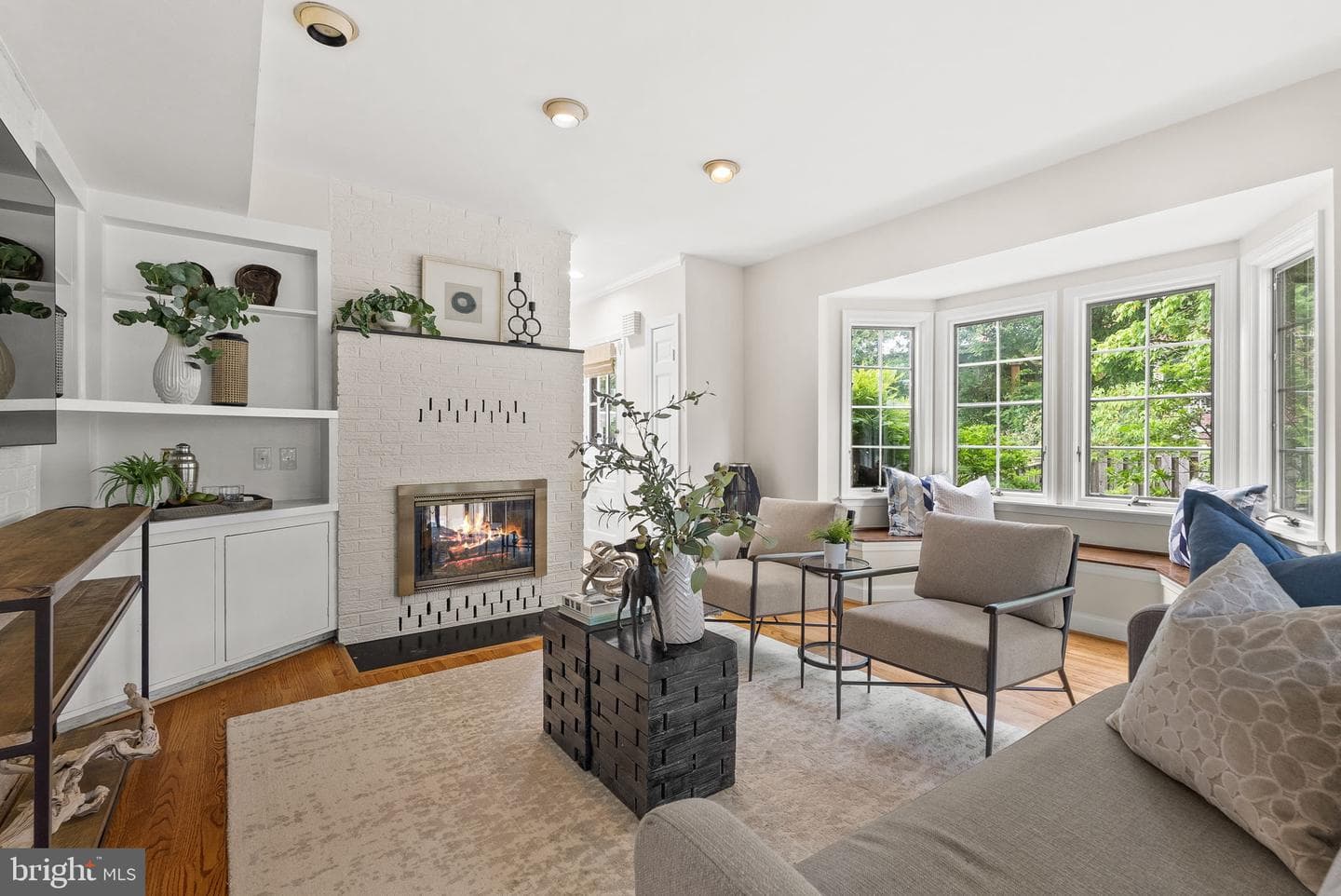 501 Hilltop Terrace photo 4