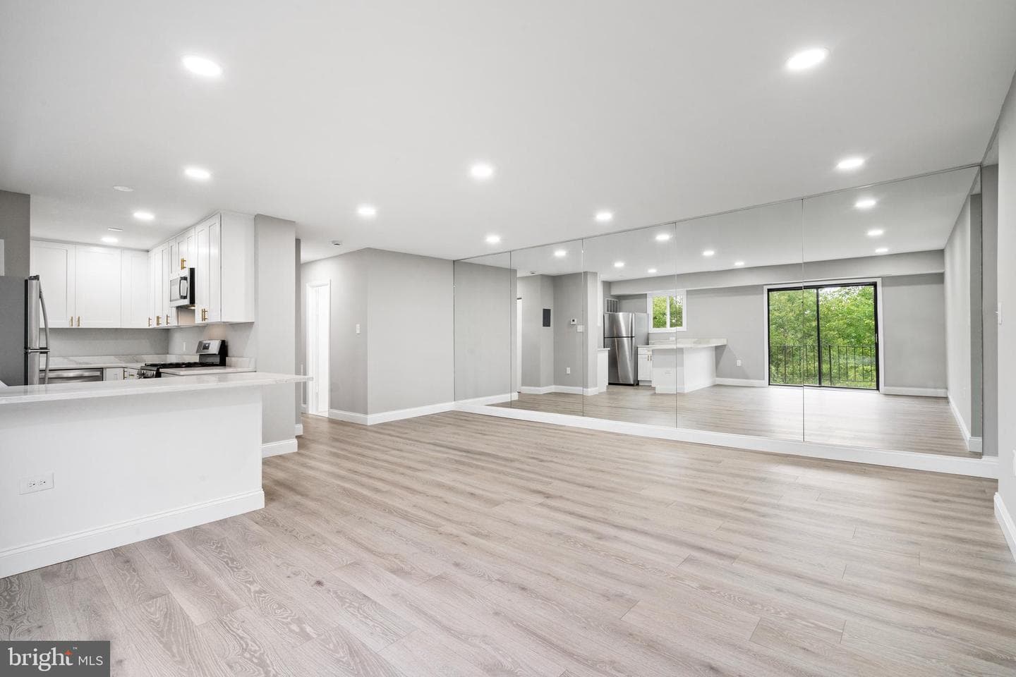 438 N Armistead Street #303 photo 3