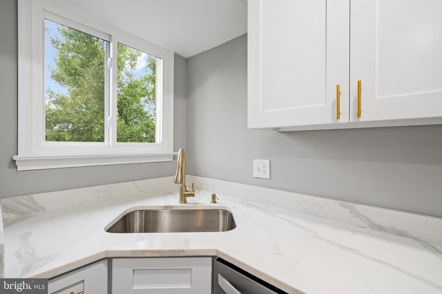 438 N Armistead Street #303 photo 5