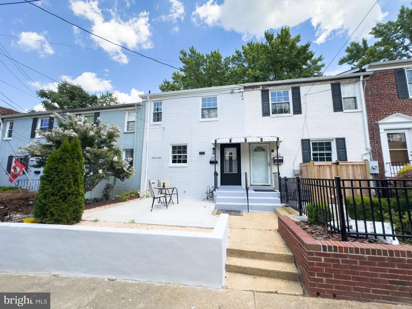2957 Sycamore Street photo 2