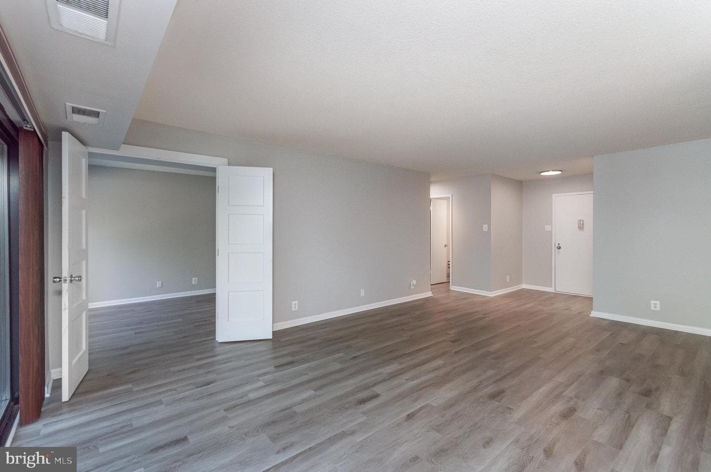 307 Yoakum Parkway #224 photo 3