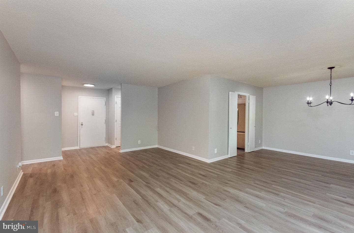 307 Yoakum Parkway #224 photo 4