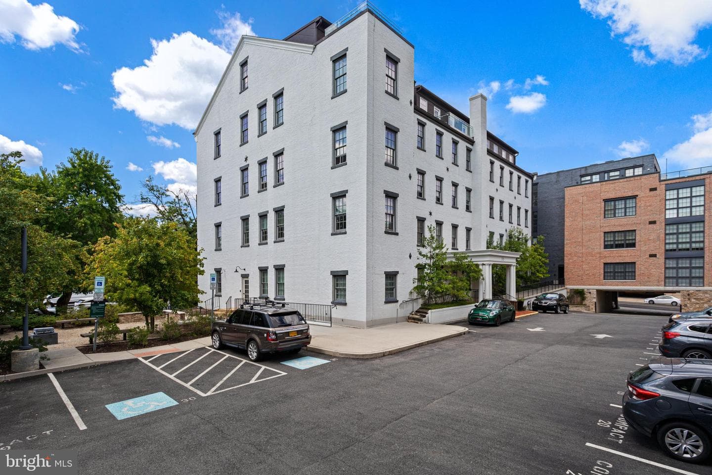 515 N Washington Street #204 photo 24
