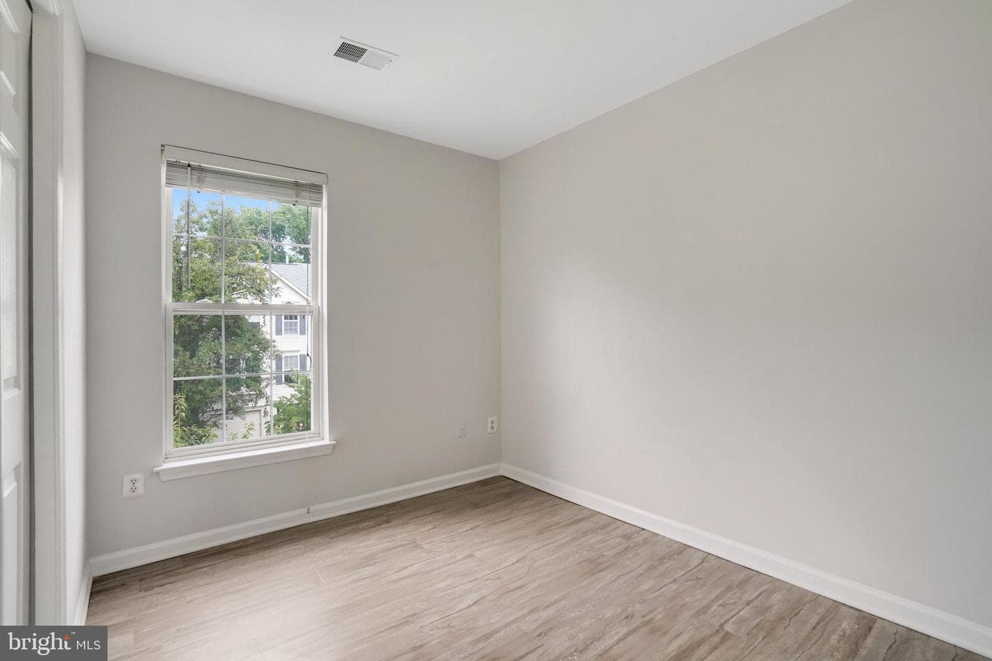154 Ingle Place photo 30