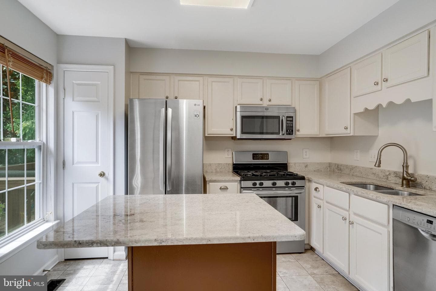 154 Ingle Place photo 9