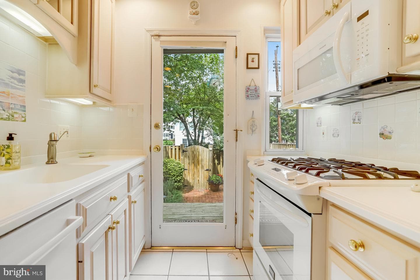 34 E Rosemont Avenue photo 11
