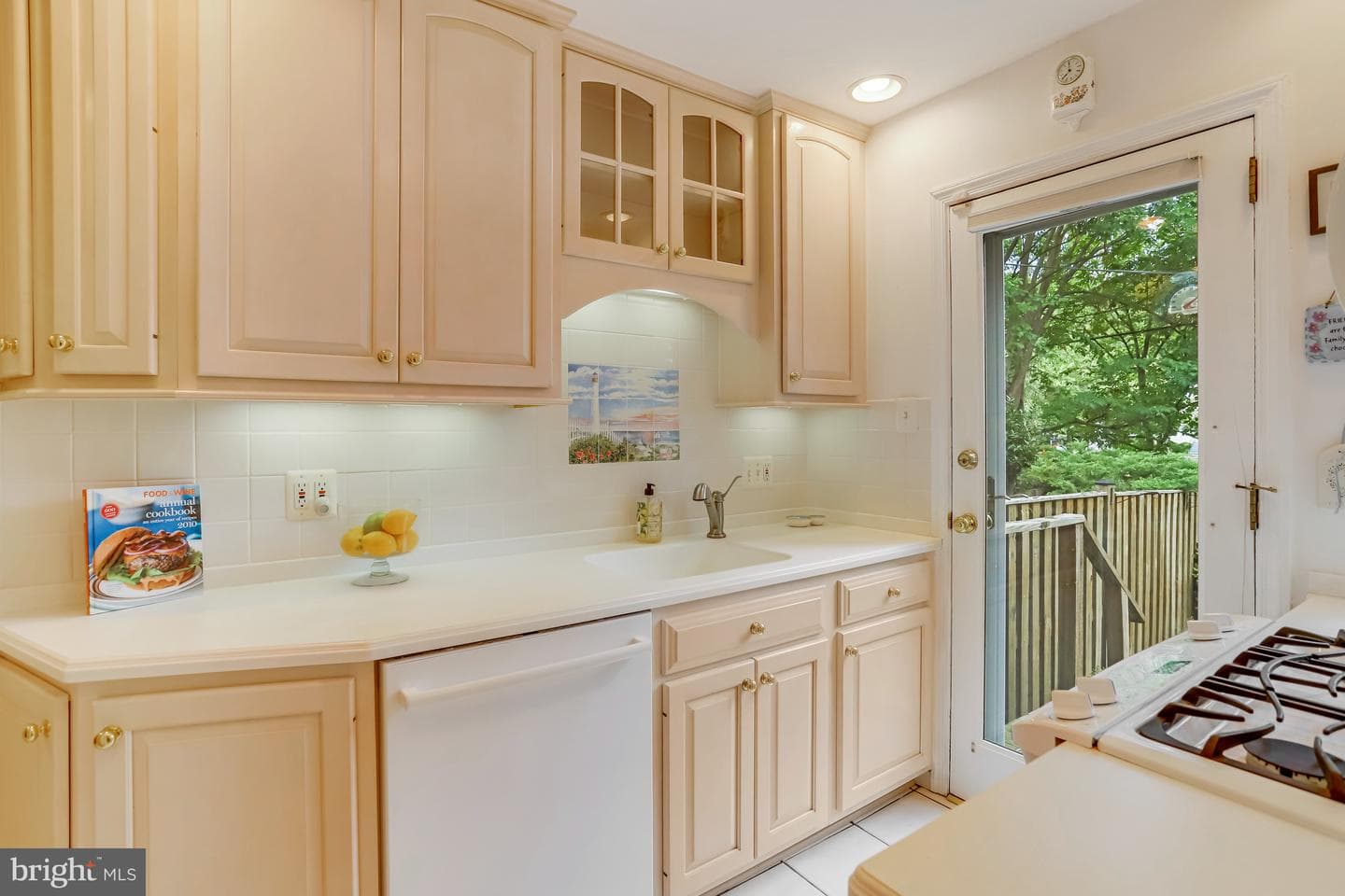 34 E Rosemont Avenue photo 9