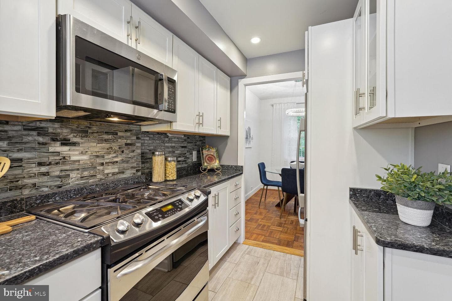 1613 Ripon Place photo 9