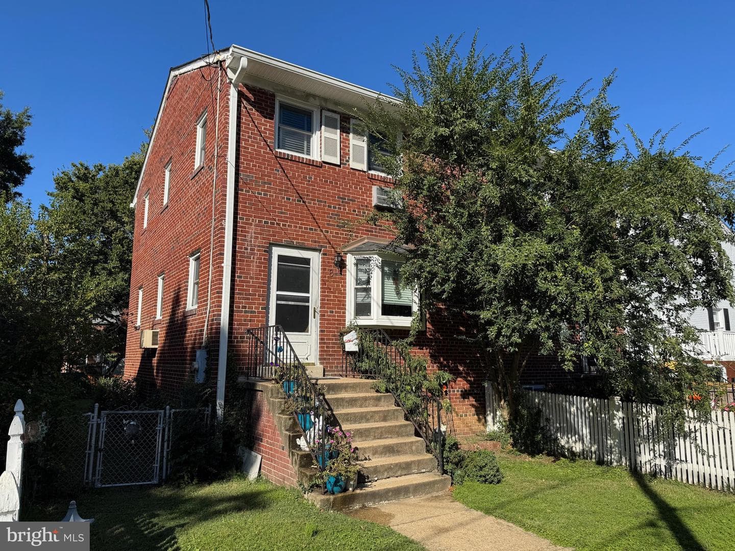 8 E Glendale Avenue