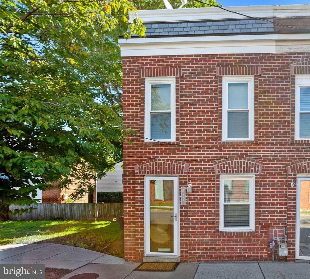 623 N Henry Street photo 2